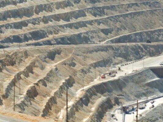Ministerul Economiei: Privatizarea Cupru Min va fi reluată în condiţii de transparenţă